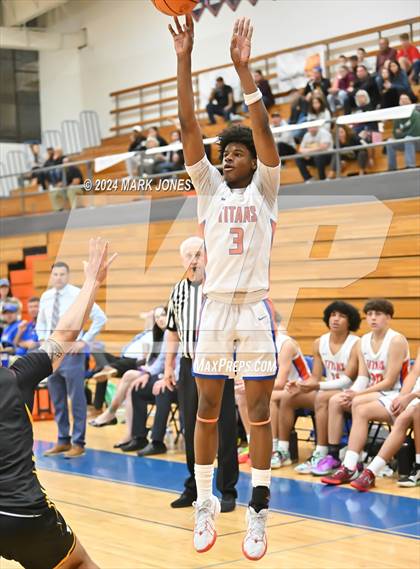 Thumbnail 2 in Thunderbird vs. Salpointe Catholic (AIA 4A Round 1 Playoff) photogallery.