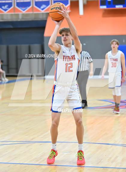 Thumbnail 2 in Thunderbird vs. Salpointe Catholic (AIA 4A Round 1 Playoff) photogallery.