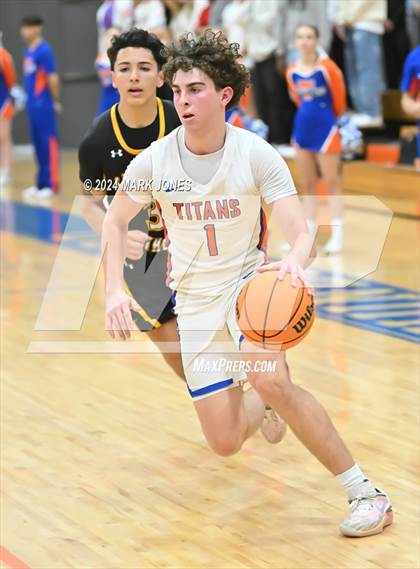 Thumbnail 1 in Thunderbird vs. Salpointe Catholic (AIA 4A Round 1 Playoff) photogallery.