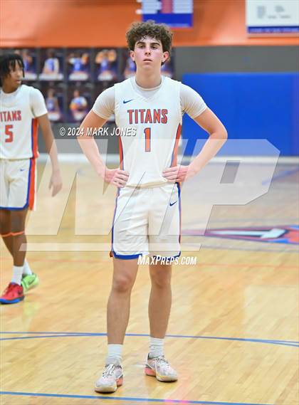 Thumbnail 2 in Thunderbird vs. Salpointe Catholic (AIA 4A Round 1 Playoff) photogallery.