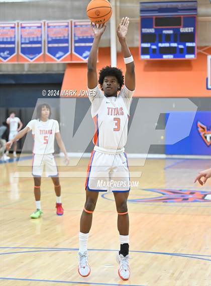 Thumbnail 2 in Thunderbird vs. Salpointe Catholic (AIA 4A Round 1 Playoff) photogallery.