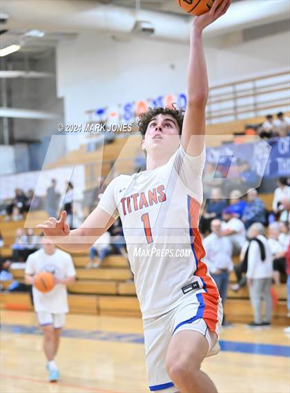 Thumbnail 2 in Thunderbird vs. Salpointe Catholic (AIA 4A Round 1 Playoff) photogallery.