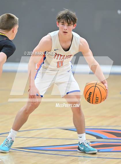 Thumbnail 2 in Thunderbird vs. Salpointe Catholic (AIA 4A Round 1 Playoff) photogallery.