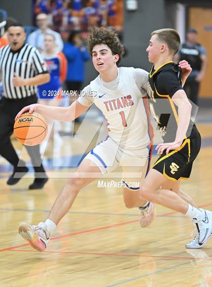 Thumbnail 2 in Thunderbird vs. Salpointe Catholic (AIA 4A Round 1 Playoff) photogallery.