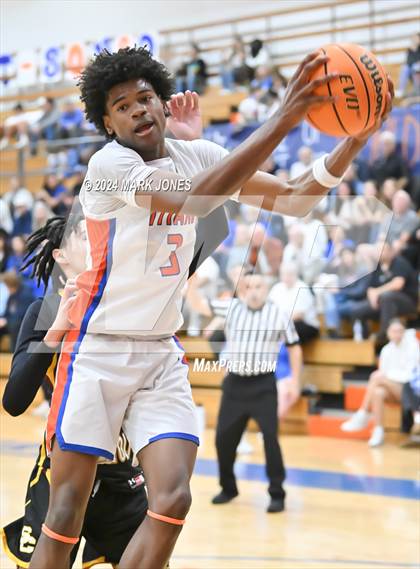 Thumbnail 2 in Thunderbird vs. Salpointe Catholic (AIA 4A Round 1 Playoff) photogallery.