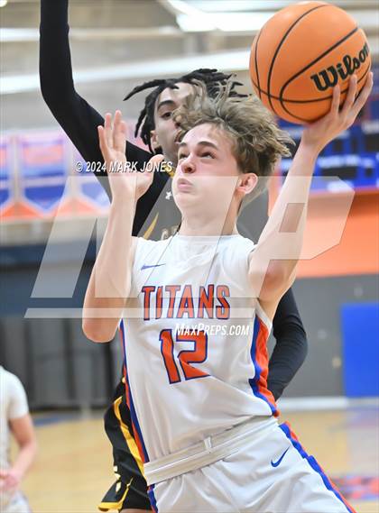 Thumbnail 3 in Thunderbird vs. Salpointe Catholic (AIA 4A Round 1 Playoff) photogallery.