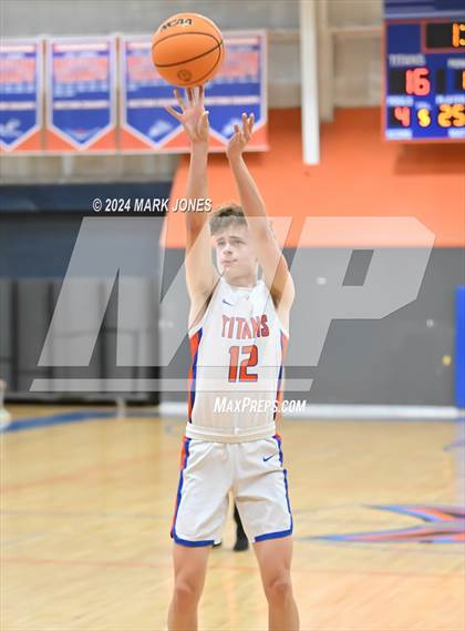 Thumbnail 1 in Thunderbird vs. Salpointe Catholic (AIA 4A Round 1 Playoff) photogallery.