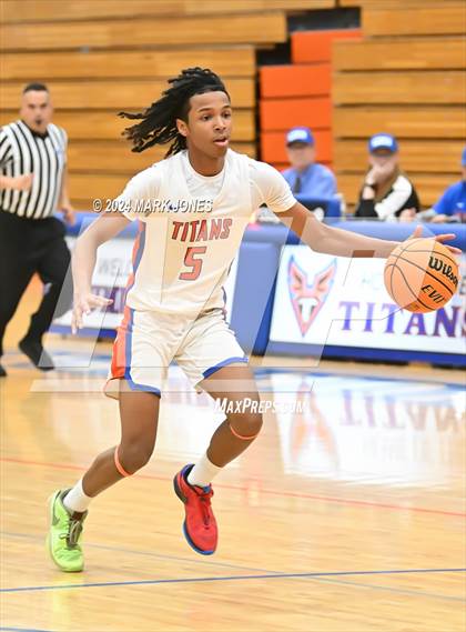 Thumbnail 2 in Thunderbird vs. Salpointe Catholic (AIA 4A Round 1 Playoff) photogallery.