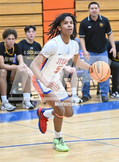 Thumbnail 2 in Thunderbird vs. Salpointe Catholic (AIA 4A Round 1 Playoff) photogallery.