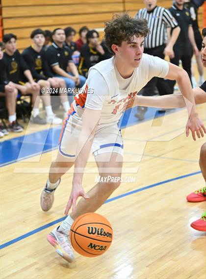 Thumbnail 1 in Thunderbird vs. Salpointe Catholic (AIA 4A Round 1 Playoff) photogallery.