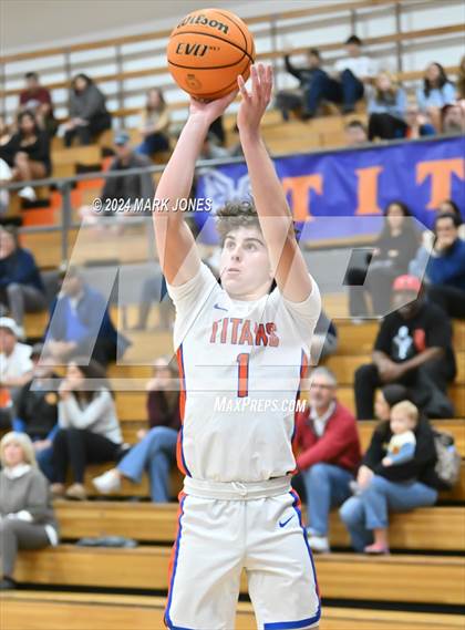 Thumbnail 1 in Thunderbird vs. Salpointe Catholic (AIA 4A Round 1 Playoff) photogallery.
