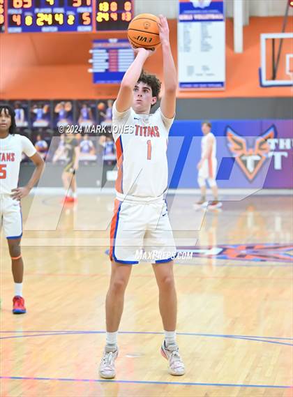 Thumbnail 3 in Thunderbird vs. Salpointe Catholic (AIA 4A Round 1 Playoff) photogallery.