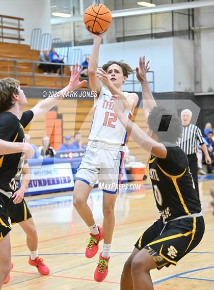 Thumbnail 1 in Thunderbird vs. Salpointe Catholic (AIA 4A Round 1 Playoff) photogallery.