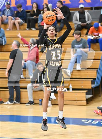 Thumbnail 2 in Thunderbird vs. Salpointe Catholic (AIA 4A Round 1 Playoff) photogallery.