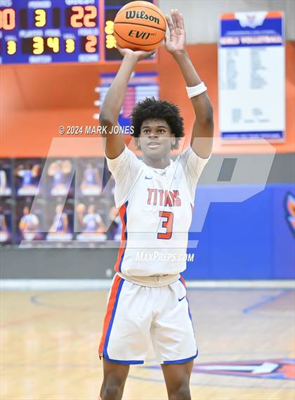 Thumbnail 2 in Thunderbird vs. Salpointe Catholic (AIA 4A Round 1 Playoff) photogallery.