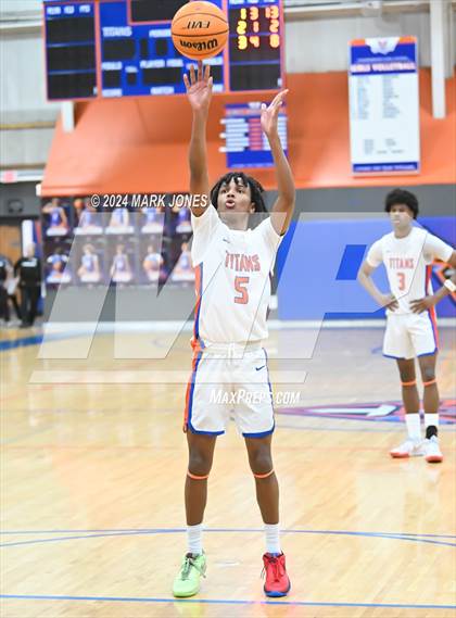 Thumbnail 2 in Thunderbird vs. Salpointe Catholic (AIA 4A Round 1 Playoff) photogallery.