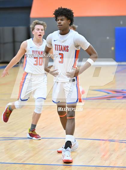 Thumbnail 2 in Thunderbird vs. Salpointe Catholic (AIA 4A Round 1 Playoff) photogallery.