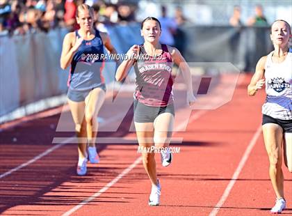 Thumbnail 2 in Pirate Booty Invitational (200 Meter) photogallery.