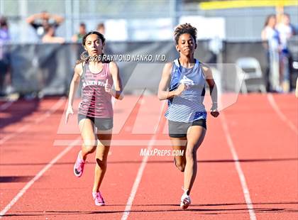 Thumbnail 3 in Pirate Booty Invitational (200 Meter) photogallery.