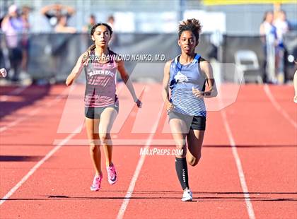 Thumbnail 1 in Pirate Booty Invitational (200 Meter) photogallery.