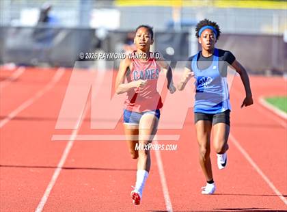 Thumbnail 3 in Pirate Booty Invitational (200 Meter) photogallery.