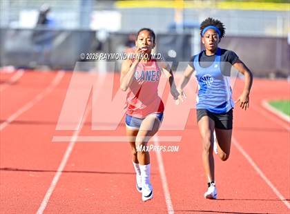 Thumbnail 2 in Pirate Booty Invitational (200 Meter) photogallery.