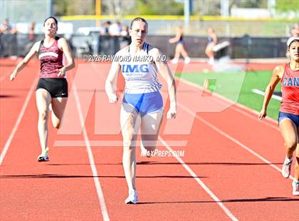 Thumbnail 2 in Pirate Booty Invitational (200 Meter) photogallery.