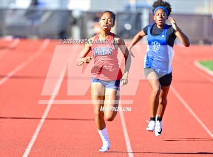 Thumbnail 2 in Pirate Booty Invitational (200 Meter) photogallery.