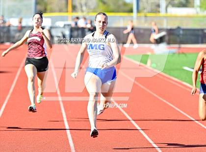 Thumbnail 1 in Pirate Booty Invitational (200 Meter) photogallery.