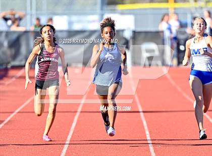 Thumbnail 2 in Pirate Booty Invitational (200 Meter) photogallery.