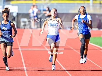 Thumbnail 2 in Pirate Booty Invitational (200 Meter) photogallery.