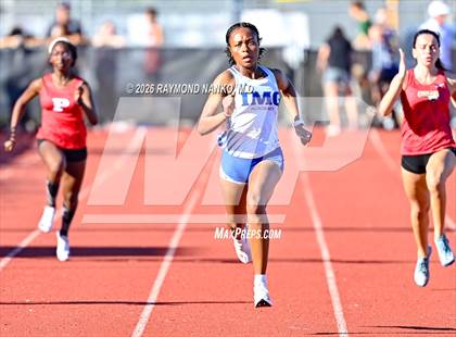 Thumbnail 2 in Pirate Booty Invitational (200 Meter) photogallery.