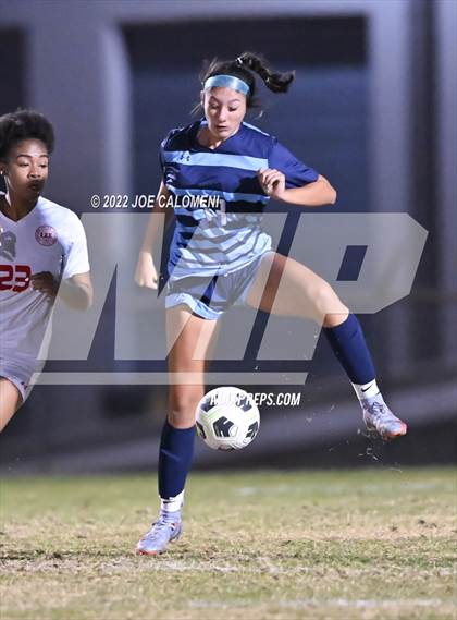 Thumbnail 3 in Lee vs Johnson photogallery.