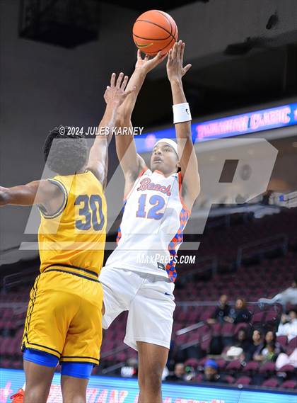 Thumbnail 1 in Campbell Hall vs Rainer Beach (Tarkanian Classic) photogallery.