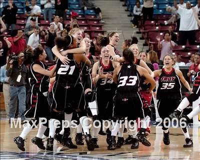 Thumbnail 2 in Troy vs. Carondelet (CIF State D2 Final) photogallery.