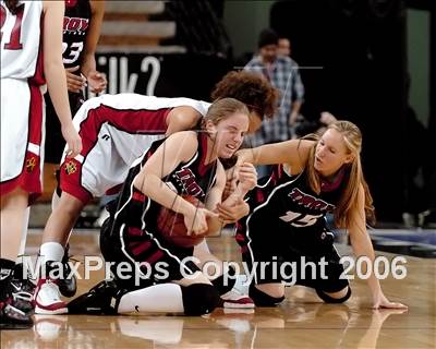 Thumbnail 1 in Troy vs. Carondelet (CIF State D2 Final) photogallery.