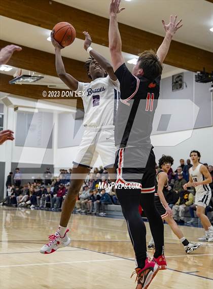 Thumbnail 1 in Los Gatos @ Justin-Siena (CIF State Boys Basketball Championships - Round 1 D3) photogallery.