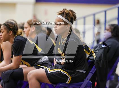 Thumbnail 3 in Crandall vs Red Oak (UIL 5A Bi-District) photogallery.