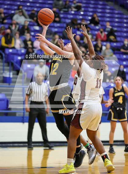 Thumbnail 3 in Crandall vs Red Oak (UIL 5A Bi-District) photogallery.