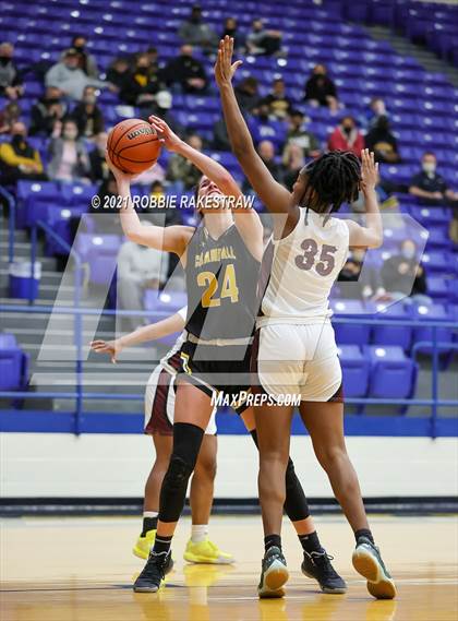 Thumbnail 2 in Crandall vs Red Oak (UIL 5A Bi-District) photogallery.