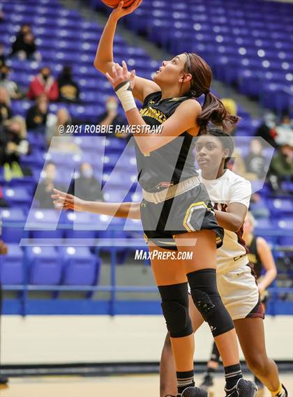 Thumbnail 1 in Crandall vs Red Oak (UIL 5A Bi-District) photogallery.