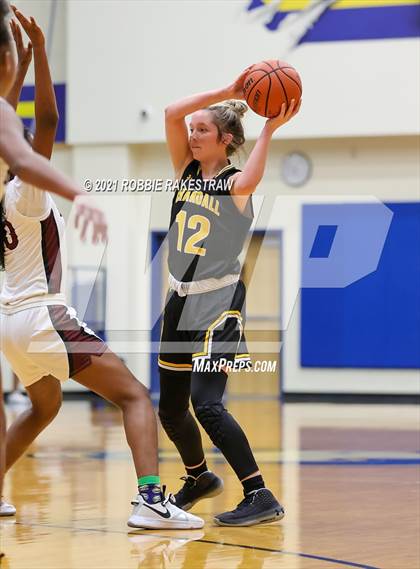 Thumbnail 1 in Crandall vs Red Oak (UIL 5A Bi-District) photogallery.