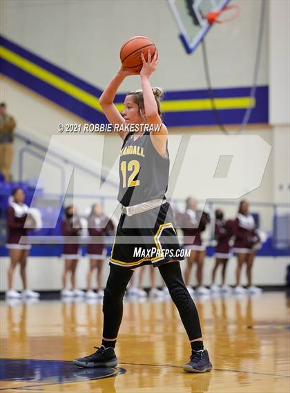 Thumbnail 2 in Crandall vs Red Oak (UIL 5A Bi-District) photogallery.