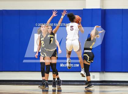 Thumbnail 2 in Crandall vs Red Oak (UIL 5A Bi-District) photogallery.