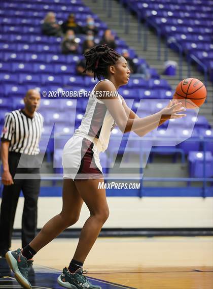 Thumbnail 2 in Crandall vs Red Oak (UIL 5A Bi-District) photogallery.