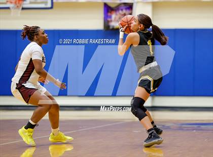 Thumbnail 1 in Crandall vs Red Oak (UIL 5A Bi-District) photogallery.