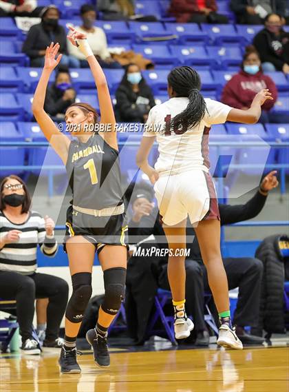 Thumbnail 3 in Crandall vs Red Oak (UIL 5A Bi-District) photogallery.