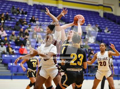 Thumbnail 1 in Crandall vs Red Oak (UIL 5A Bi-District) photogallery.