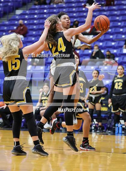 Thumbnail 1 in Crandall vs Red Oak (UIL 5A Bi-District) photogallery.