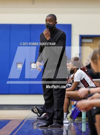 Thumbnail 3 in Crandall vs Red Oak (UIL 5A Bi-District) photogallery.